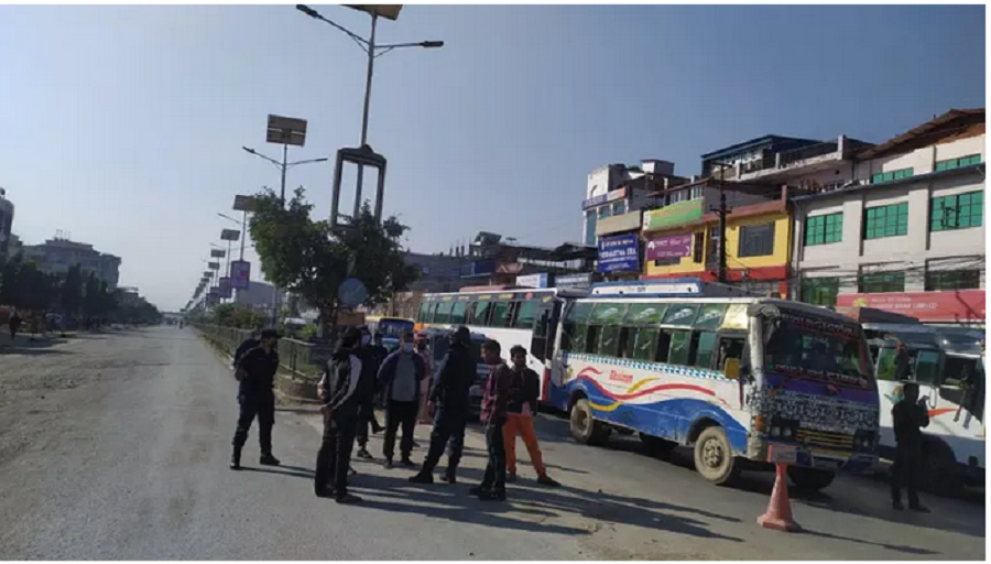 इन्धनको मूल्यवृद्धिको विरोधमा बुटवलमा विद्यार्थीको चक्काजाम